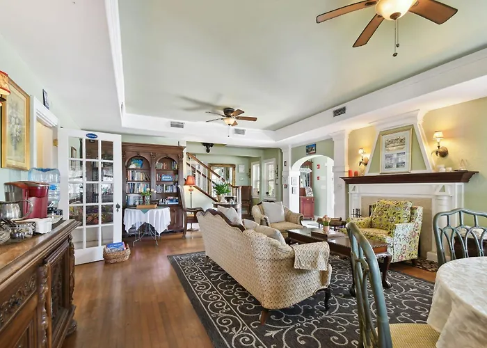 Sea Breeze Manor Inn
