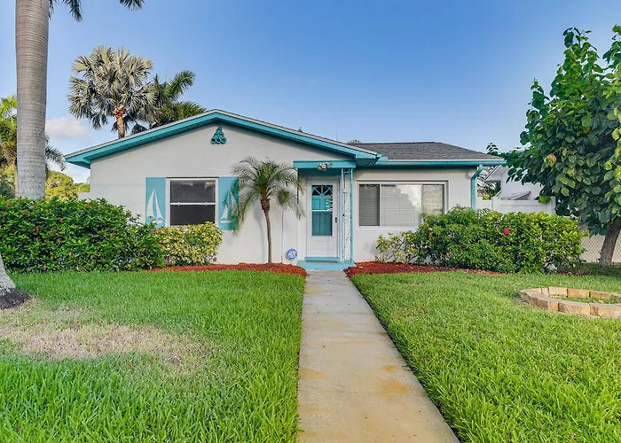 Lovely St Pete Beach Cottage, Walk To Beach & Town